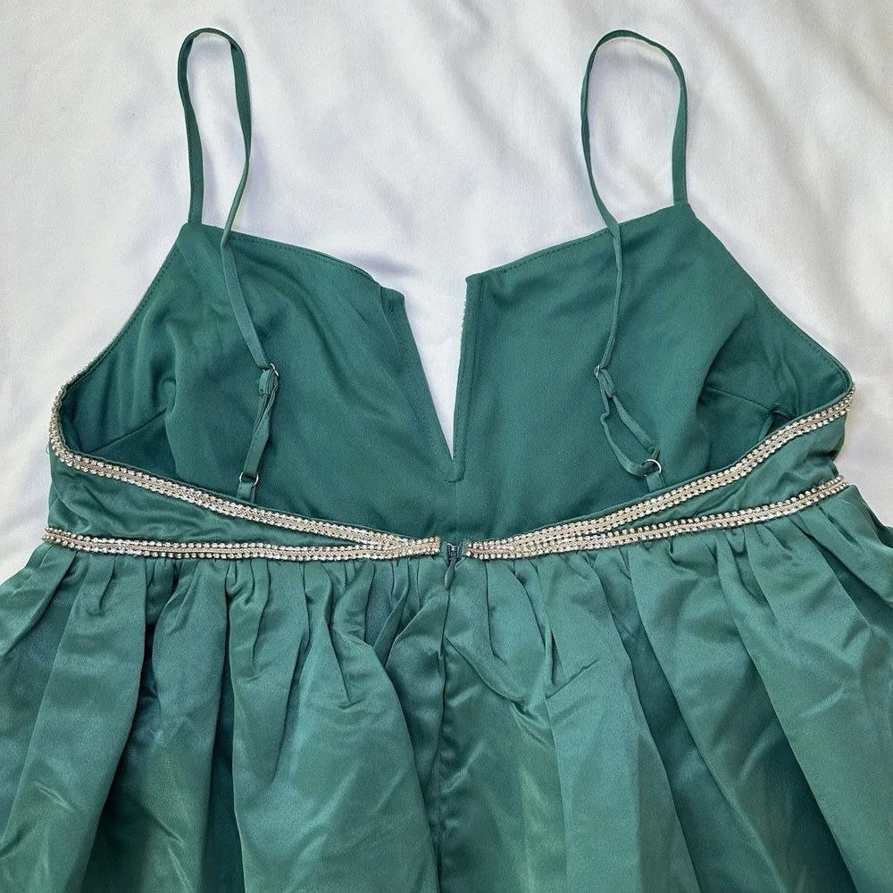 NWT Band Of Stars Fit & Flare Satin Mini Dress Emerald Green Empire Waist Size 8 - Picture 4 of 9